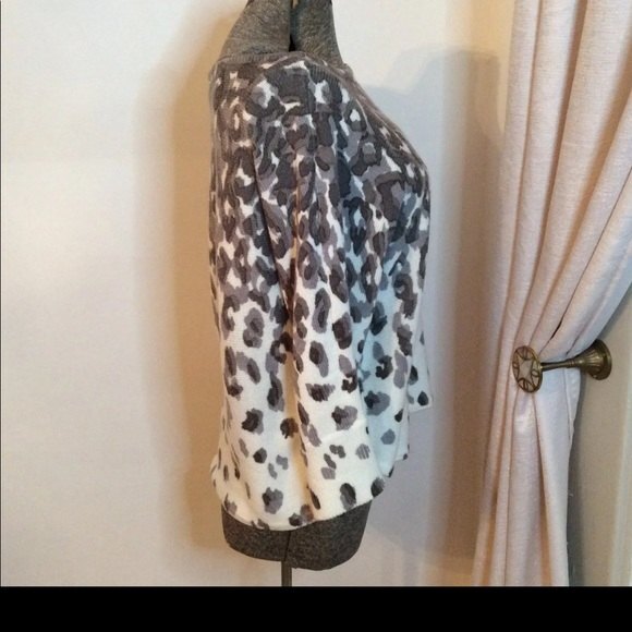 ANA SIZE PL WHITE ACRYLIC ANIMAL PRINT SWEATER 3/4 SLEEVE - Picture 3 of 8